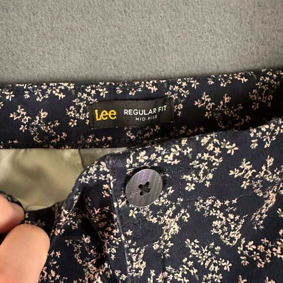 Lee Womens 12 P Navy Floral Regular Fit Mid Rise Bermuda Shorts Pockets - Picture 3 of 10